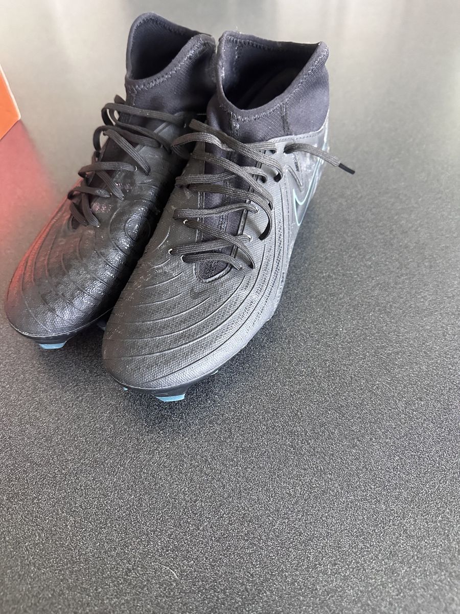 Nike Men's Phantom Luna Soccer Cleats