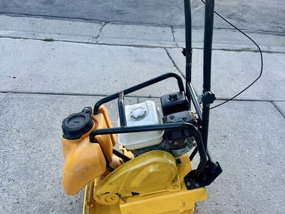Vibratory Plate Compactor – 6.5 HP OHV Gas Engine