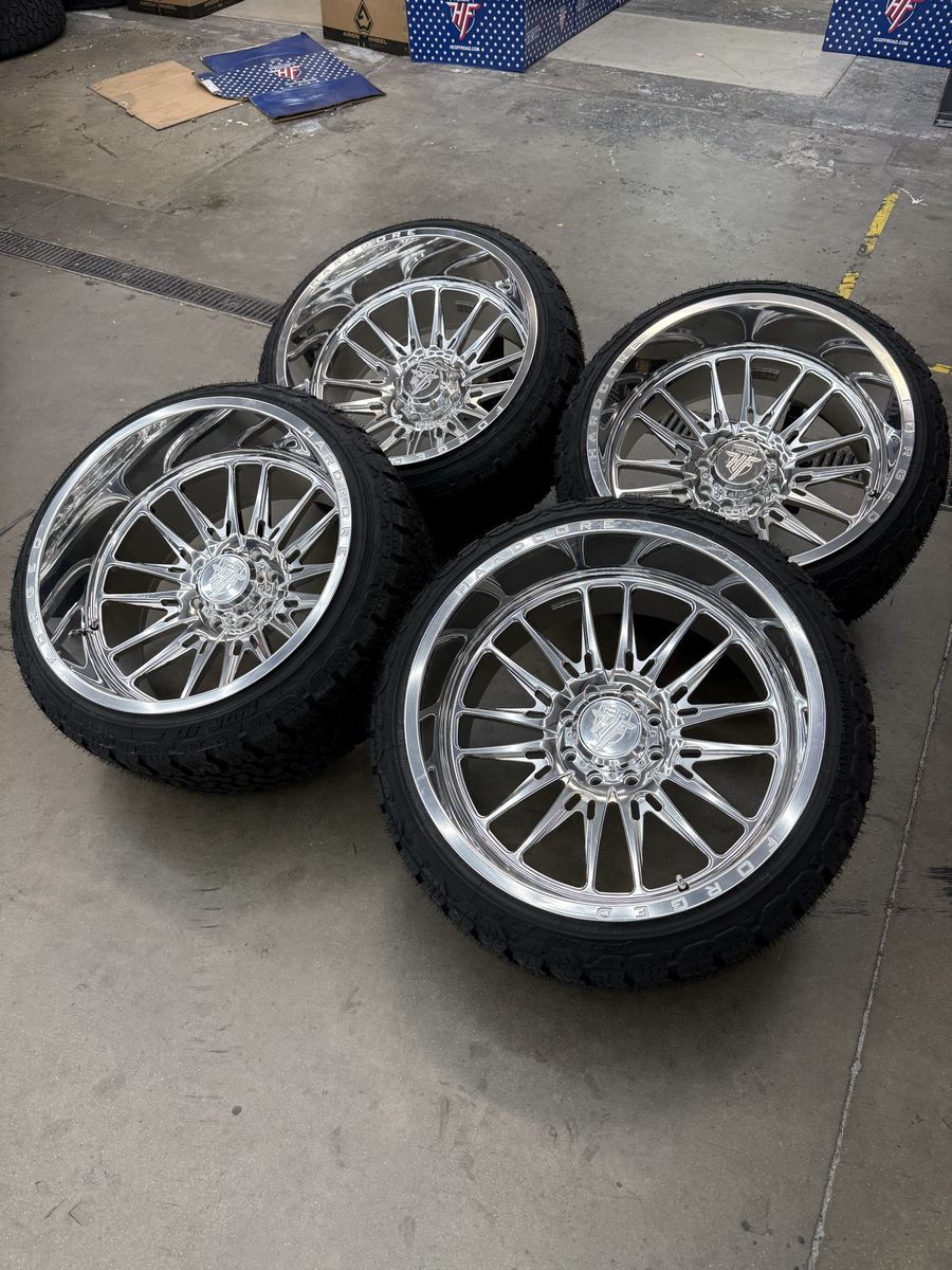 NEW 24x14 hardcore forged wheels/ 305/35/24 tires 8x6.5