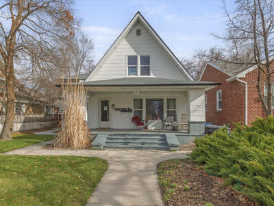 Updated & Fully Occupied Six-Plex in Logan!