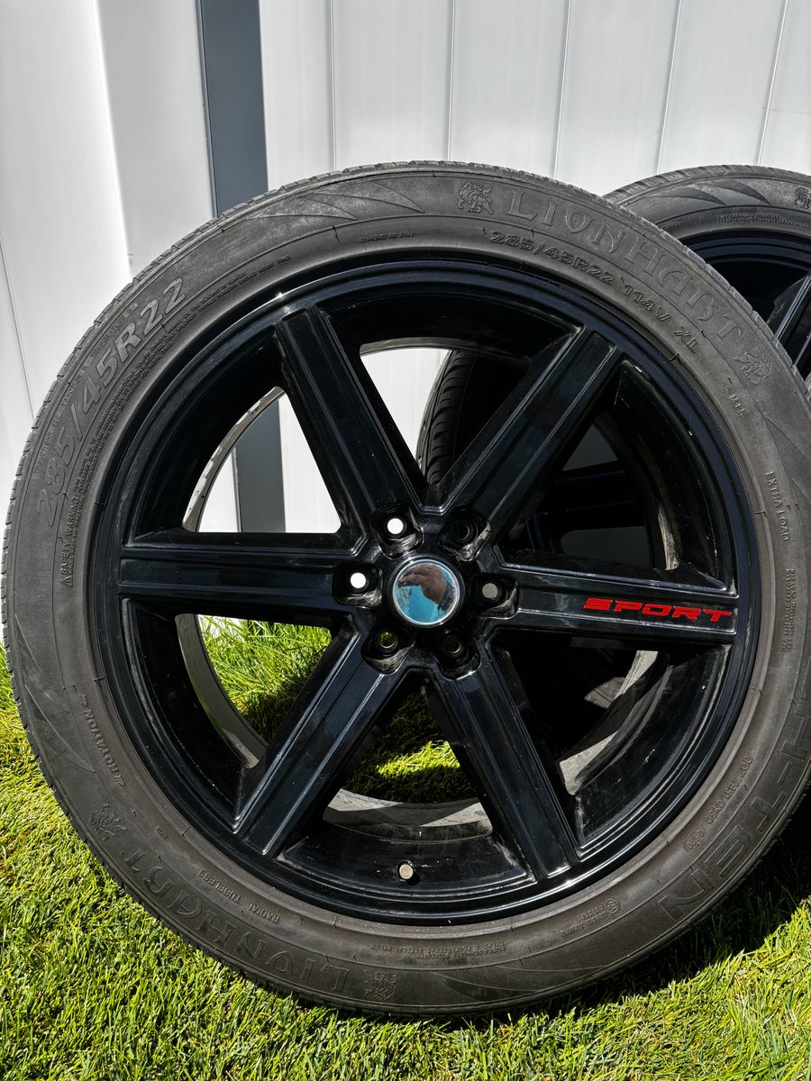 285/45R22 Tires and Alloy Rims for Silverado