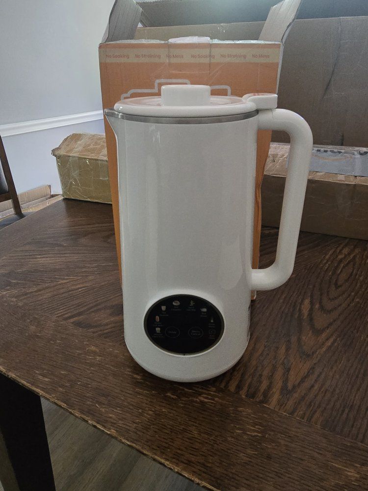 White Automatic Soy Milk Maker & Blender - New in Box, Easy to Use
