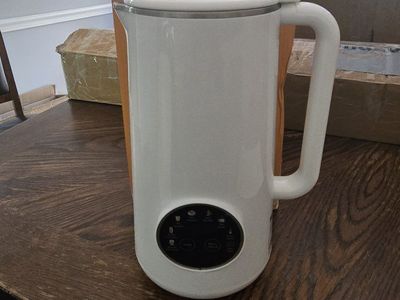 White Automatic Soy Milk Maker & Blender - New in Box, Easy to Use