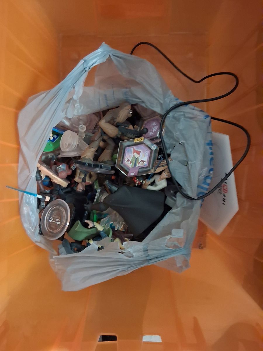 Disney infinity figure, disc lot FREE!!
