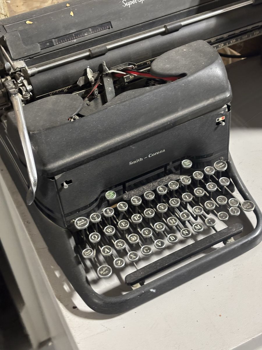 Vintage Smith-Corona Super Speed Typewriter - Black, Portable Manual Mechanical