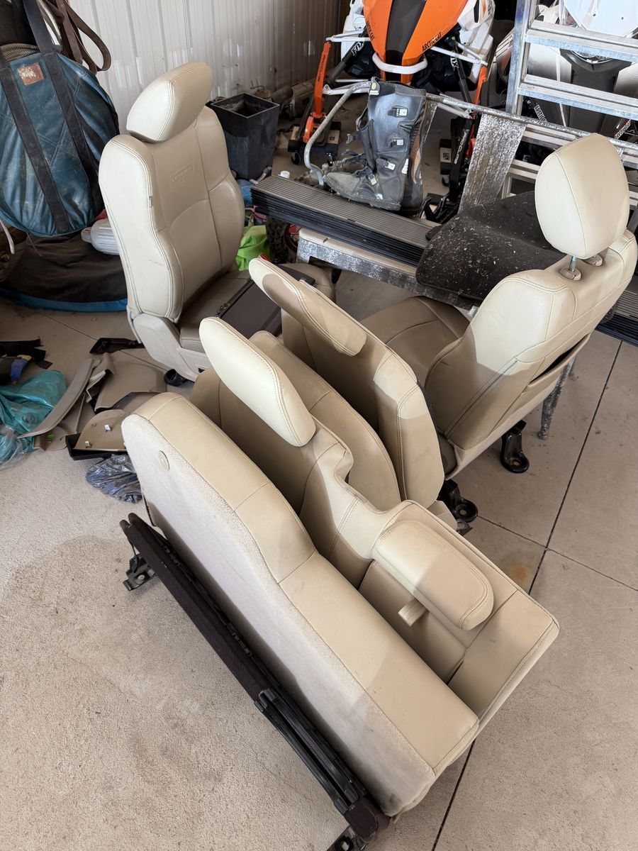 2010-18 ram Laramie interior