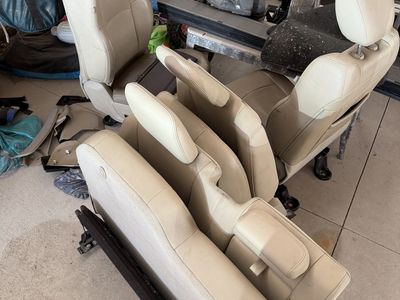 2010-18 ram Laramie interior