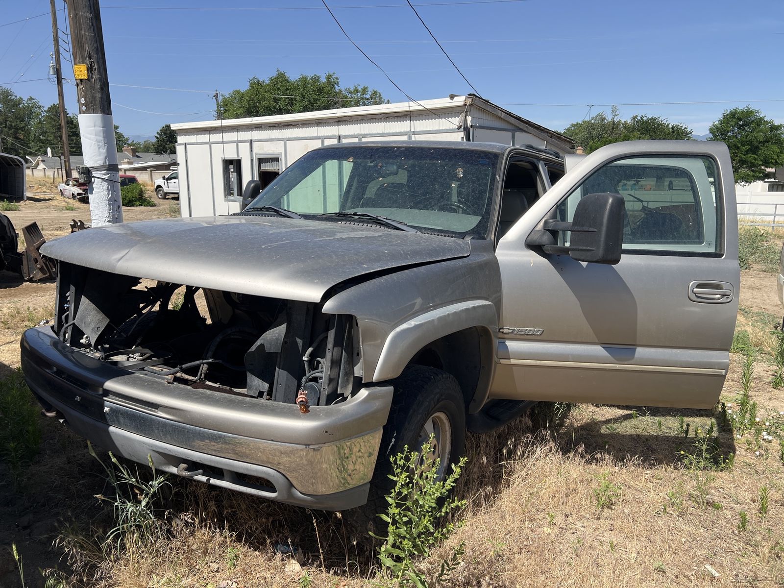 2001 Chevy Suburban Rolling Chassis/Parts Vehicle - No Engine/Trans/Transfer Case