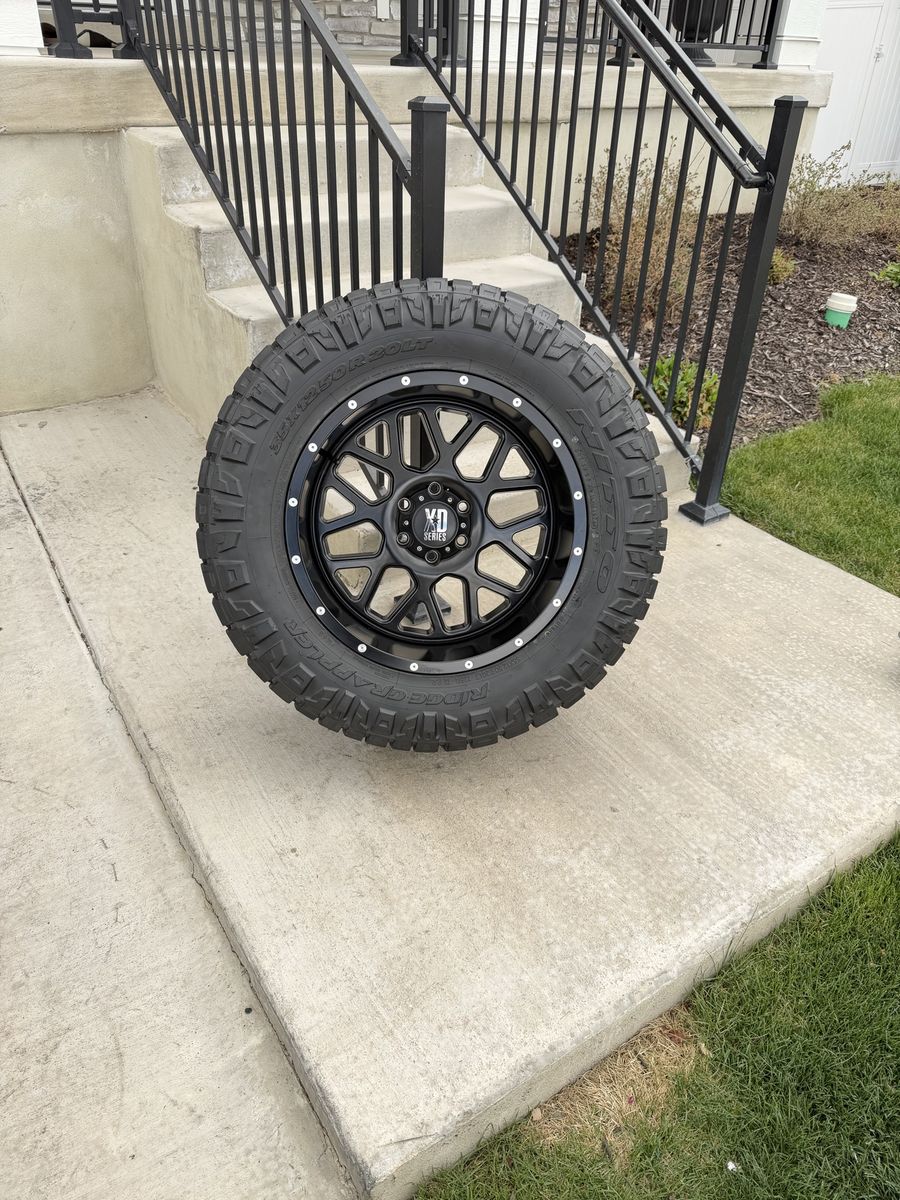 Ford F150 Raptor Rims and Tires 35/12.50R20 Nitto