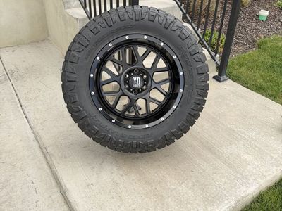 Ford F150 Raptor Rims and Tires 35/12.50R20 Nitto