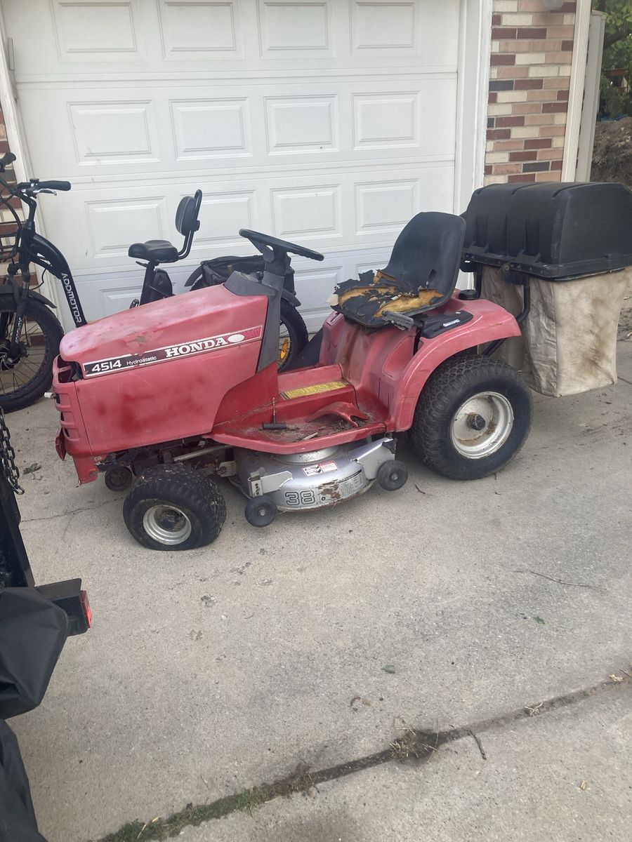 Honda 4514 hydrostatic ride on mower