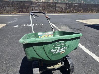 Scotts Edge Guard DLX fertilizer spreader