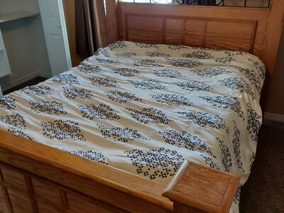 Queen solid frame 4 post bed