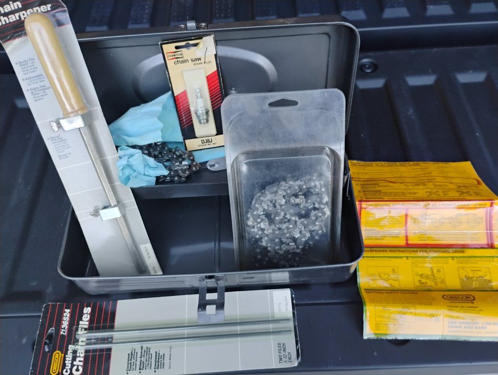 Craftsman & Oregon Chainsaw Sharpener Kit with Files, Chains, and Box