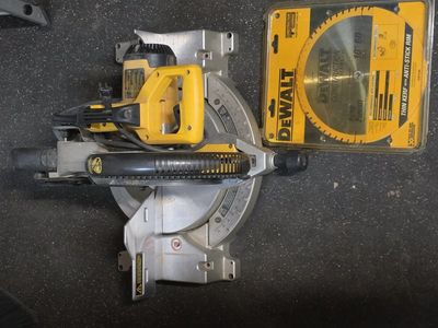 DeWalt DW703 10" Compound Miter Saw + Blade