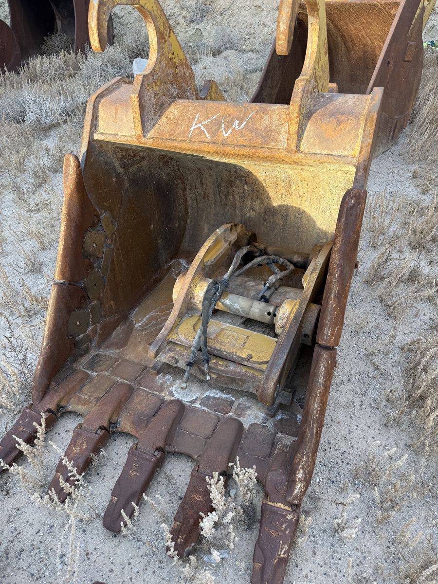 CAT 320 Excavator Bucket Attachments