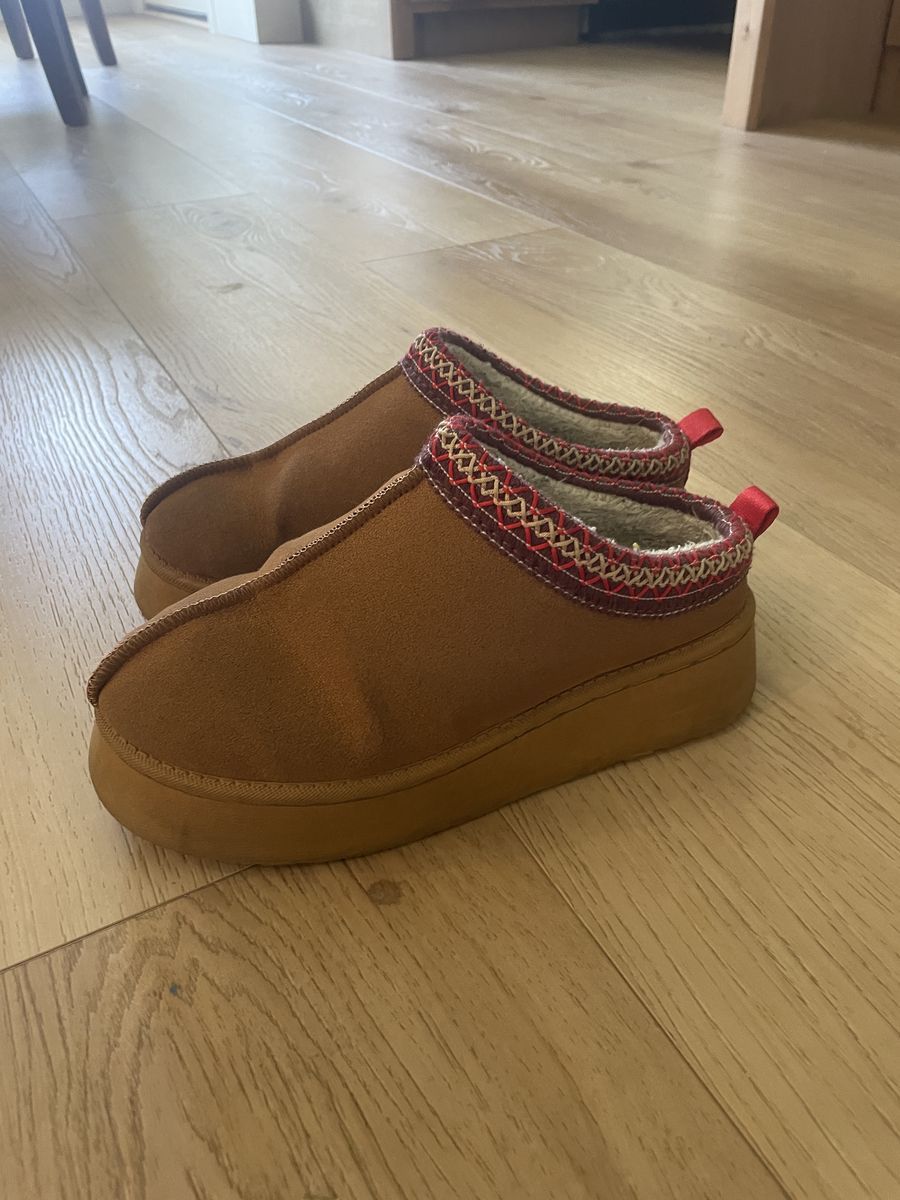 Girls/Woman Slippers size 6