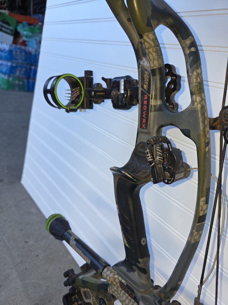 Hoyt Carbon RX-3 Ultra, RH 65 lbs LOADED