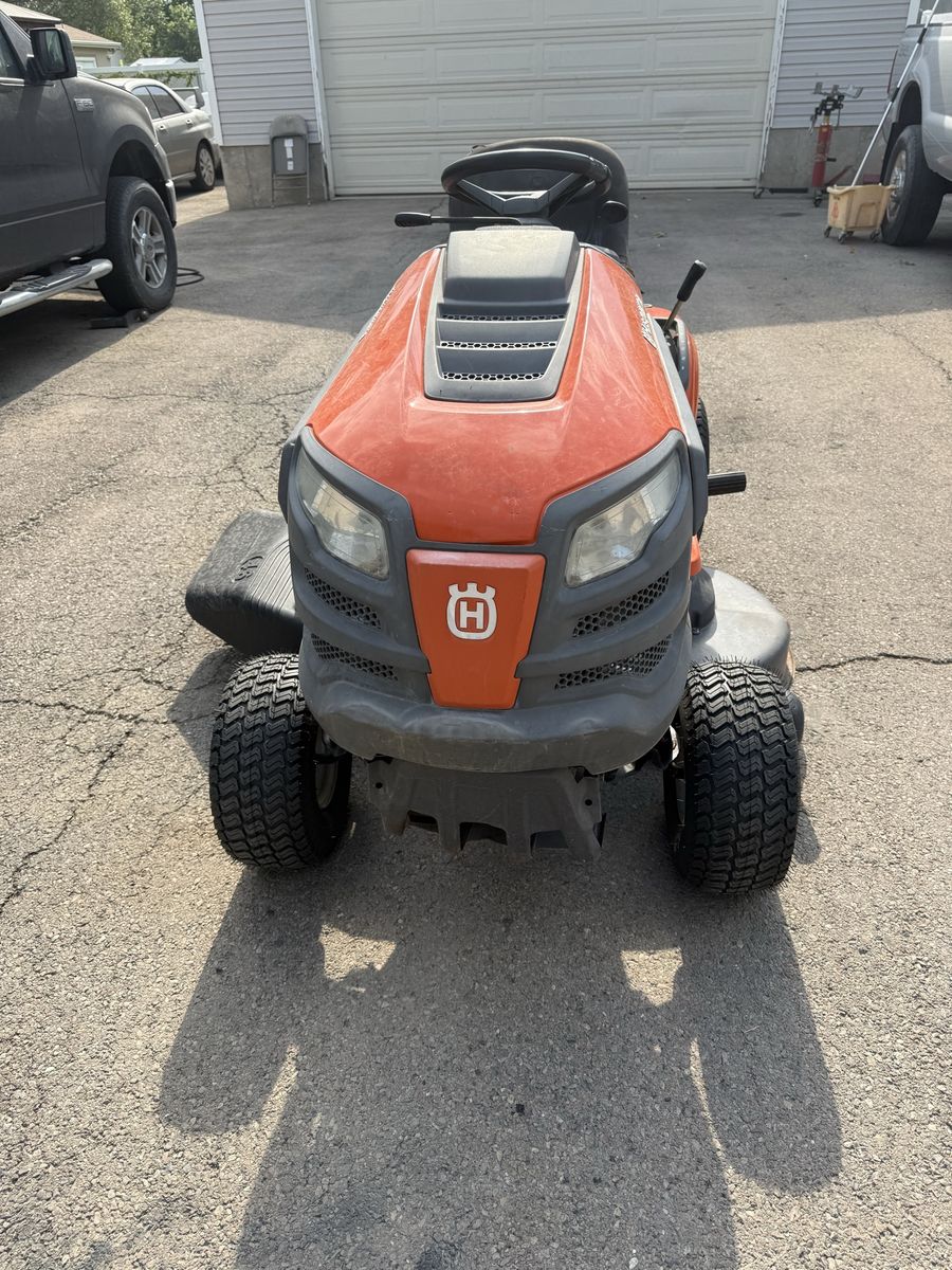 Husqvarna YTA 22V46 mower