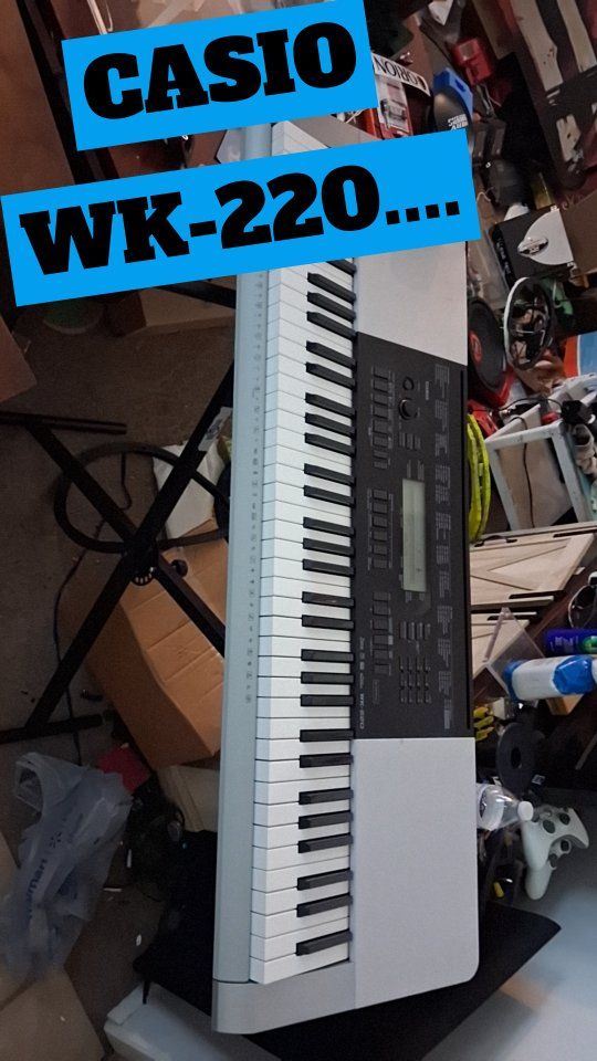 Casio WK-220 76-Key Portable Arranger Keyboard with Touch Response & Sampling