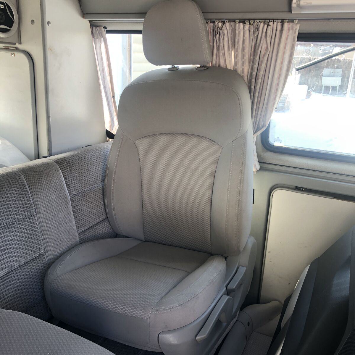 2014-2018 Subaru Forester 2.5i Front Seats Driver Passenger