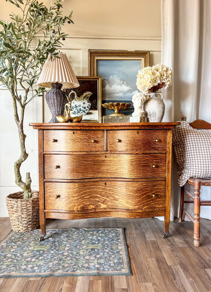 *FREE DELIVERY* Antique Serpentine Tiger Oak Chest of Drawers/Dresser