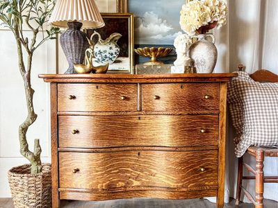 *FREE DELIVERY* Antique Serpentine Tiger Oak Chest of Drawers/Dresser