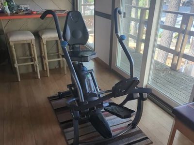 Teeter FreeStep LT3 Recumbent Cross Trainer Elliptical with Floor Mat