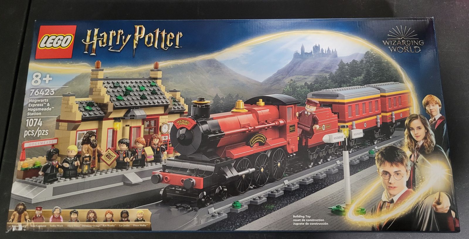 New sealed Lego Hogwarts Train and station