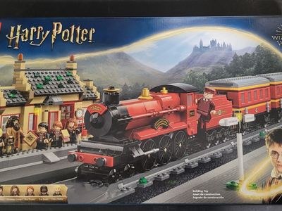 New sealed Lego Hogwarts Train and station