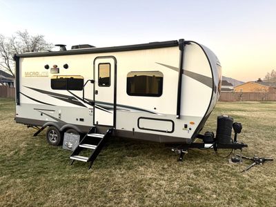 2022 Flagstaff Micro Lite 22TBS travel trailer