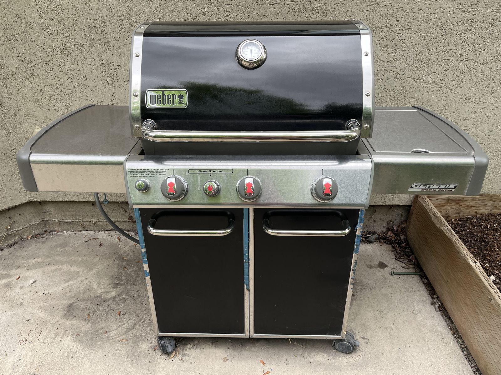 Weber Genesis Special Edition grill w/ cover