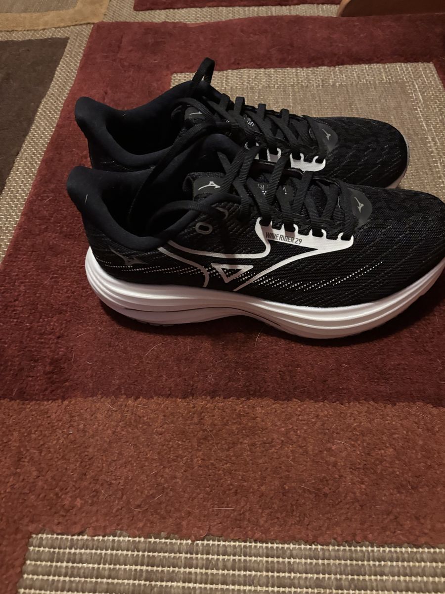 Mizuno Wave Rider 29 Running Shoes – Like New!