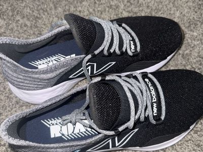 Size 8 New balance ROAV *New*