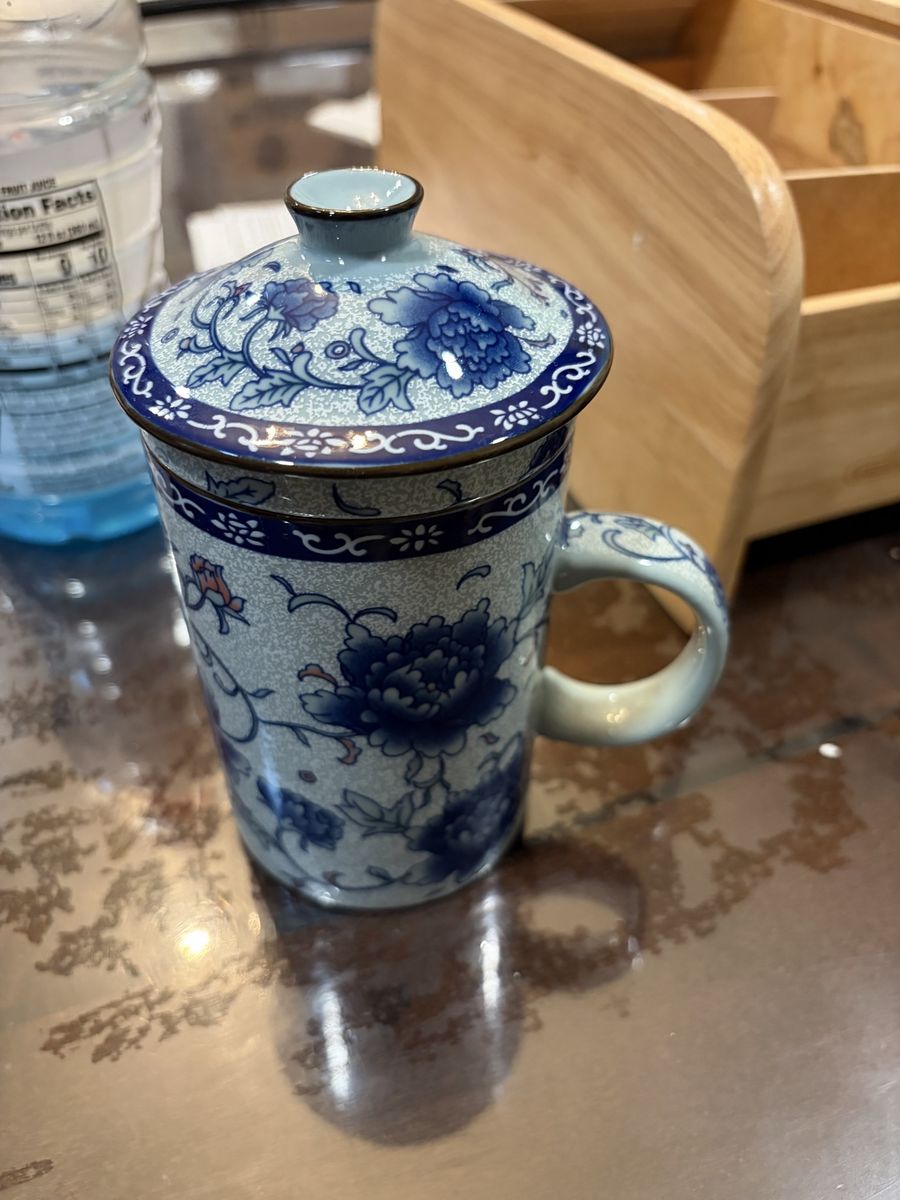Chinese Blue and White Floral Ceramic Tea Mug with Strainer Infuser and Lid