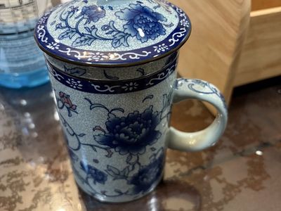 Chinese Blue and White Floral Ceramic Tea Mug with Strainer Infuser and Lid