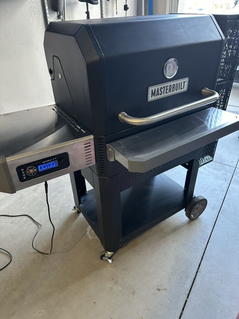 Masterbuilt 1050 Charcoal Smoker Grill