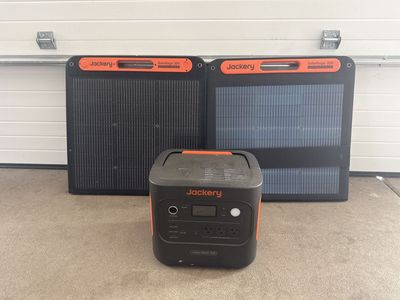 Jackery Explorer 2000 Portable Power Station with (2) SolarSaga 200W Solar Panels