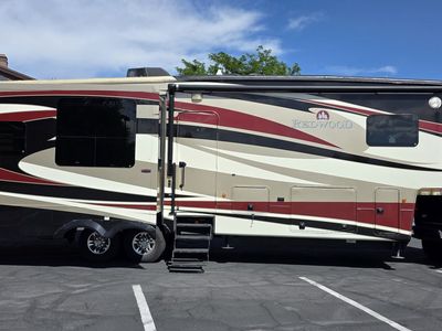 2013 Redwood 36RL 39' Luxury Fifth Wheel | 1 Owner | Full Body Paint