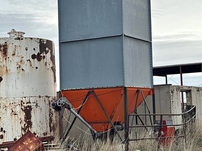 overhead storage silo