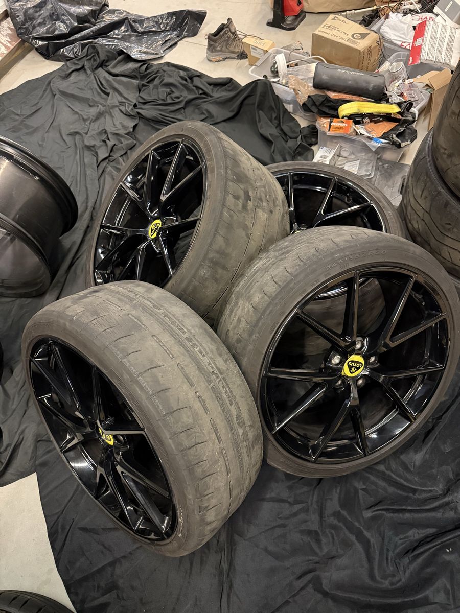 OEM Lotus 20 Inch Gloss Black Wheels with Dunlop Tires Set of 4 (245/35ZR20)