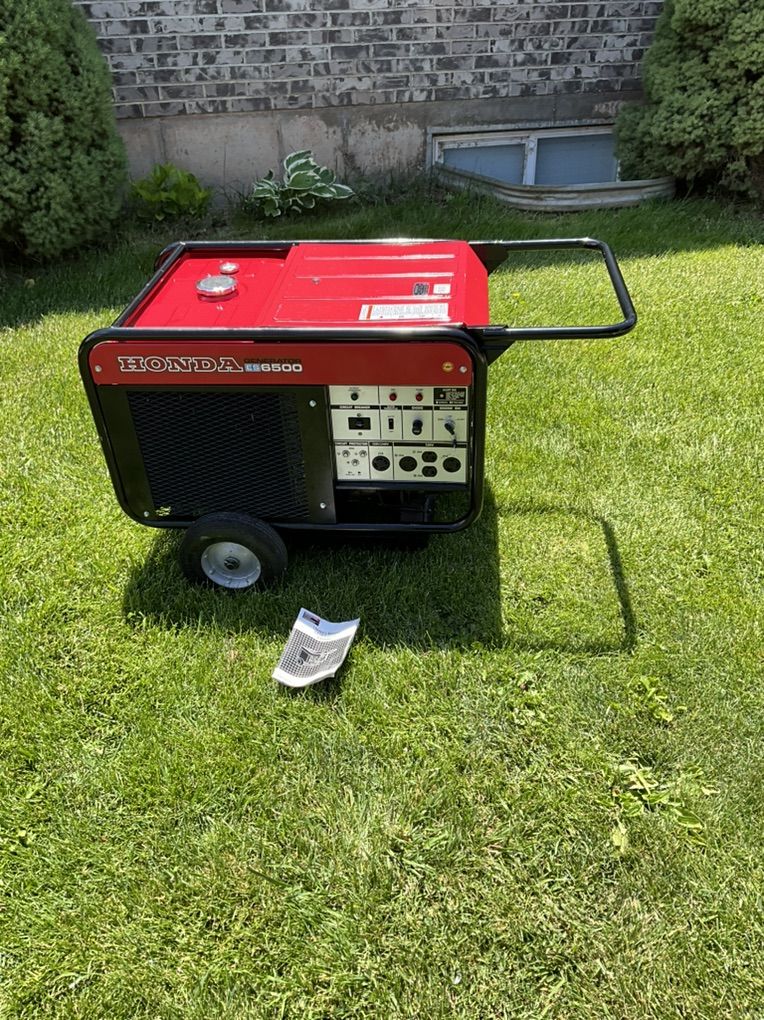 Honda ES6500 liquid-cooled generator