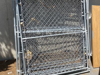 Chain Link Dog Fence / Garden Enclosure / Chemical Cage. 8 panels 4’ x 6’. Used.