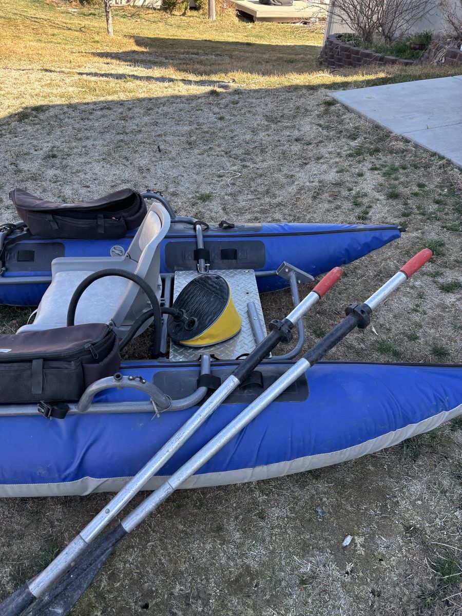 Anglers Inn, Pontoon Fishing Boat