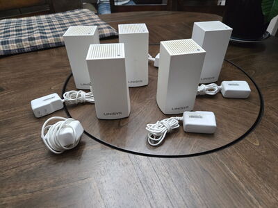 Five Linksys VLP01 dual-band Mesh routers