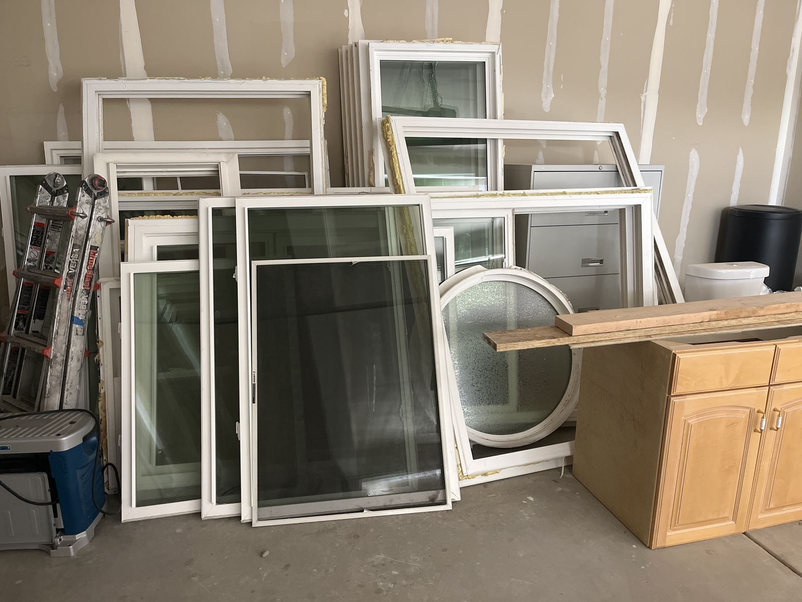 Multiple Used White Vinyl WIndows