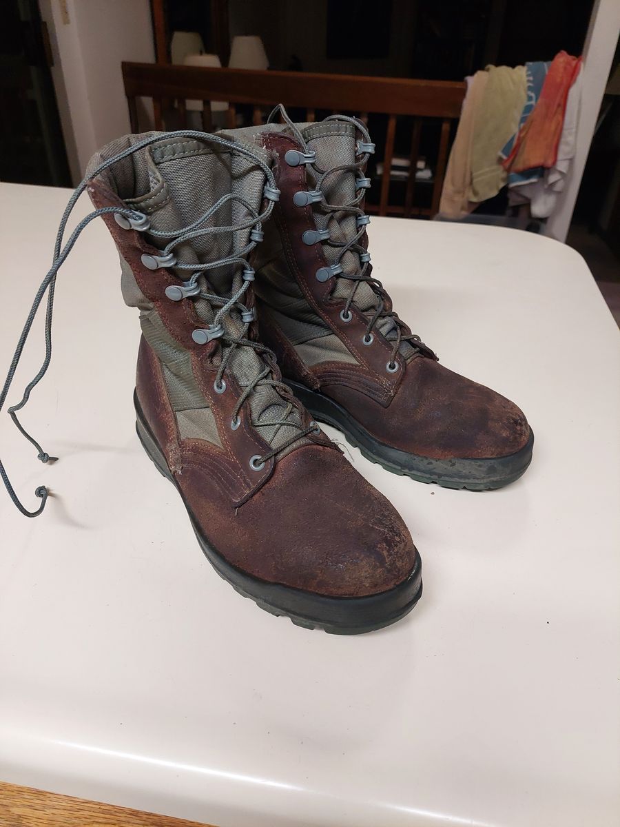 Belleville Hot Weather Combat Boots- 10W (9W) Good condition, solid boots