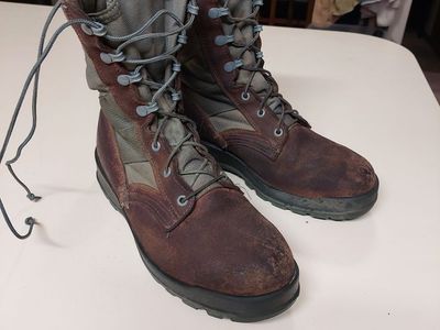 Belleville Hot Weather Combat Boots- 10W (9W) Good condition, solid boots