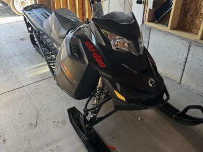 Ski-Doo Summit 800R E-TEC 2015 Snowmobile - Black, Well-Maintained, R