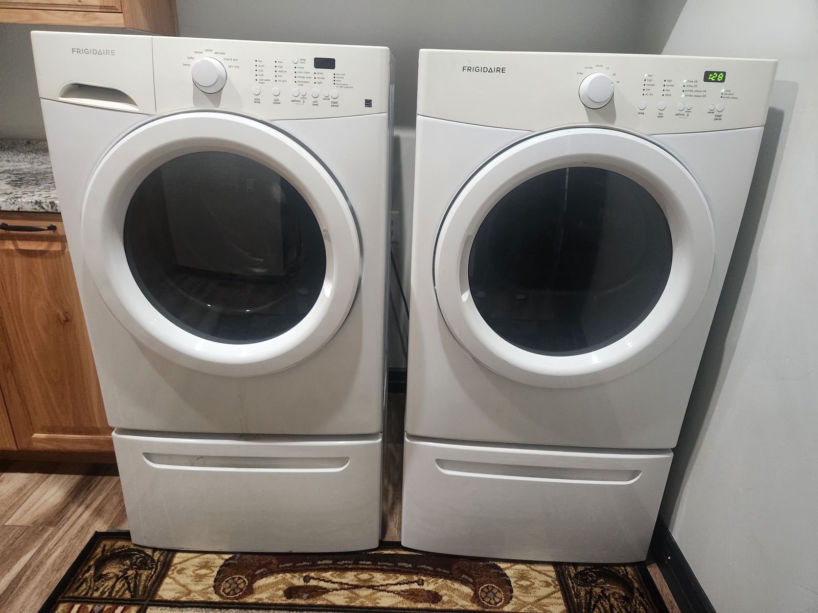Frigidaire Washer & Gas Dryer set